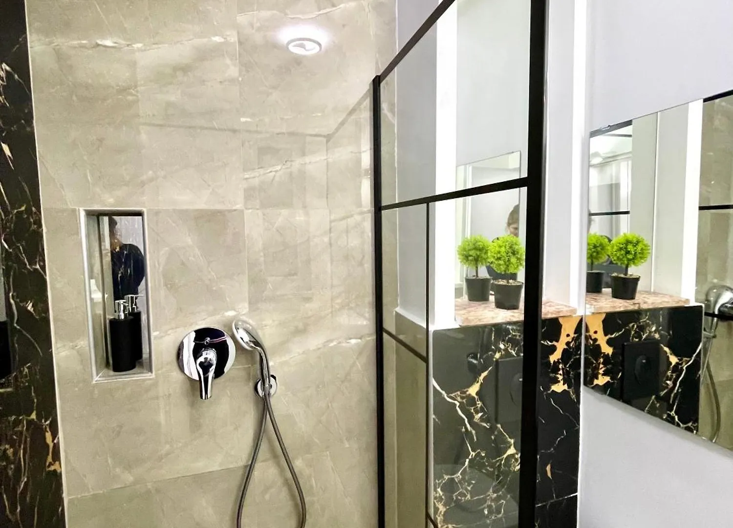 Metropole Apartments - Old City Boekarest